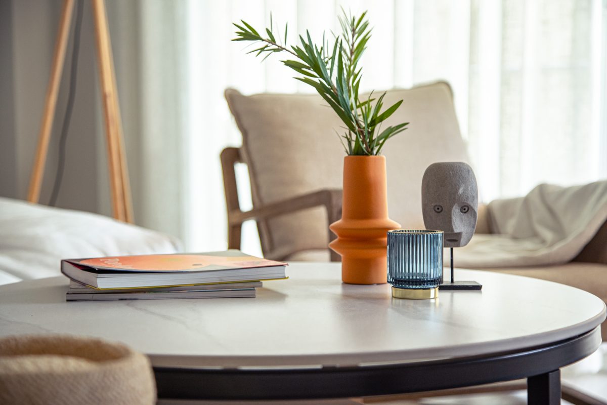 Proyecto de interiorismo. Elementos decorativos con color.