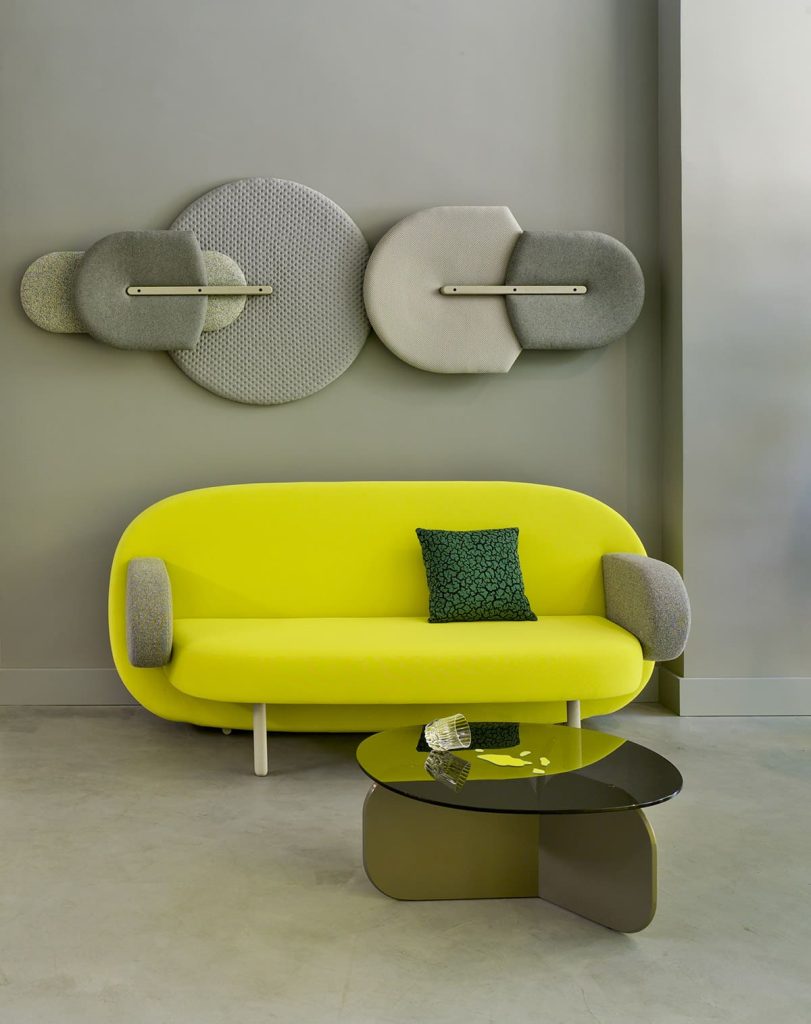 Banco amarillo inspiración colores Sancal