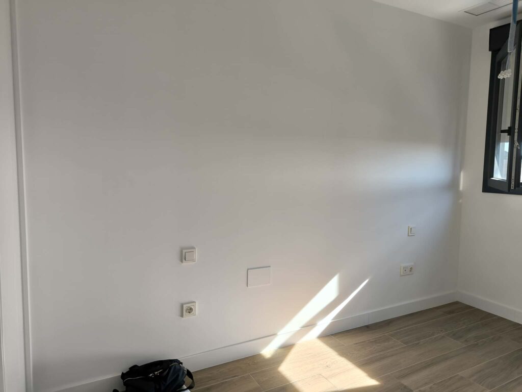 Pared-del-cabecero-dormitorio-principal