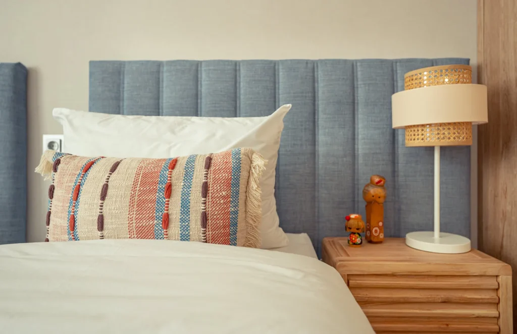 proyecto-interiorismo-num-piso-residencia-secundaria-cama-individual
