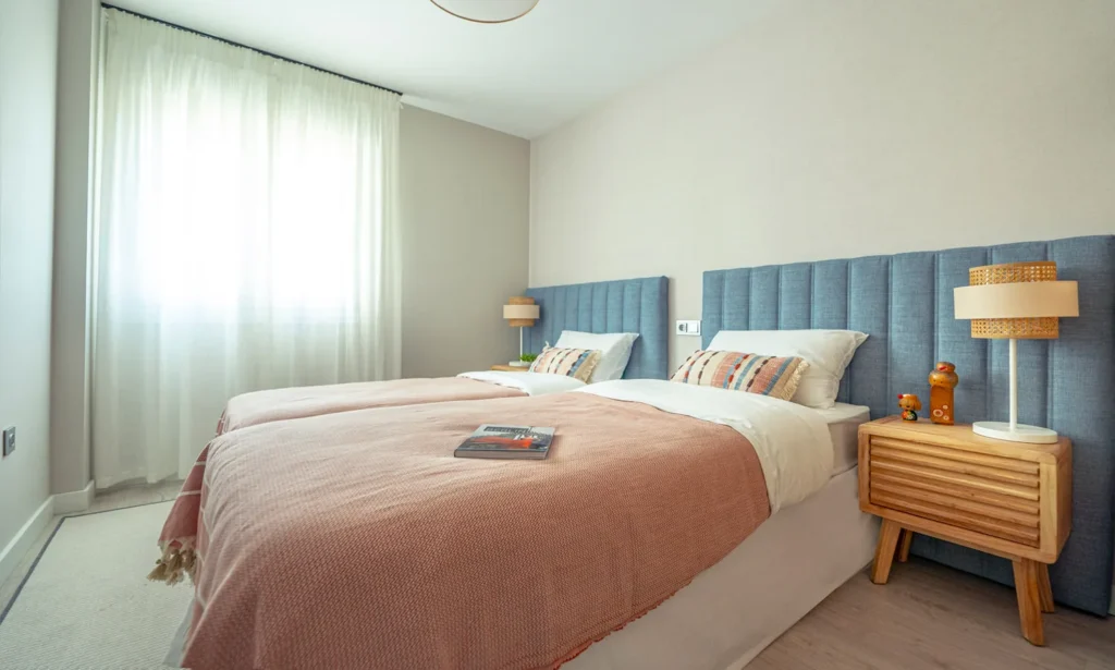 proyecto-interiorismo-num-piso-residencia-secundaria-cama-matrimonio