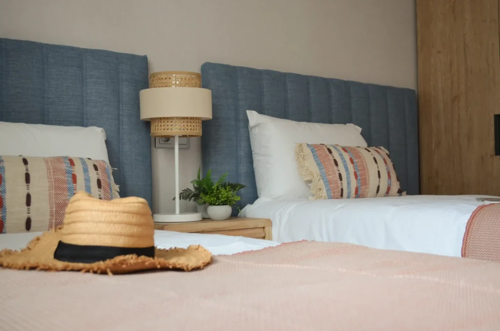 proyecto-interiorismo-num-piso-residencia-secundaria-camas-gemelas