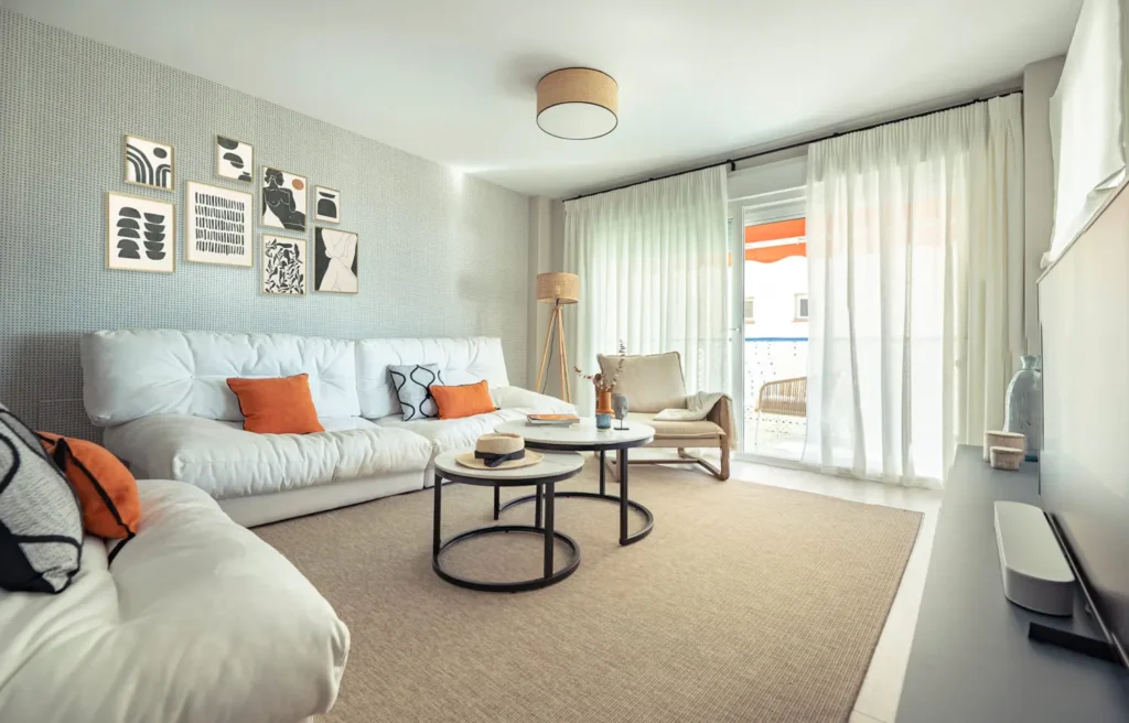 proyecto-interiorismo-num-piso-residencia-secundaria-pared-salon