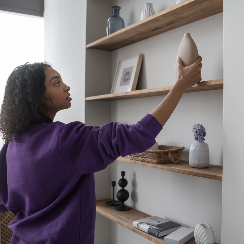 Soluciones para apartamentos pequeños: maximiza el espacio 1 estanterias-pared-hogar